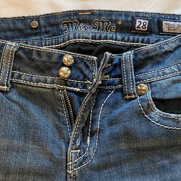 Miss Me Low Waisted Black Embellished and Jeweled Women’s Jeans Size 28 - Picture 4 of 7